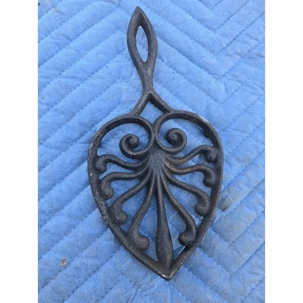 Vintage Cast Iron Trivet Leaf Design Rustic Kitchen Decor Small Iron Trivet 6